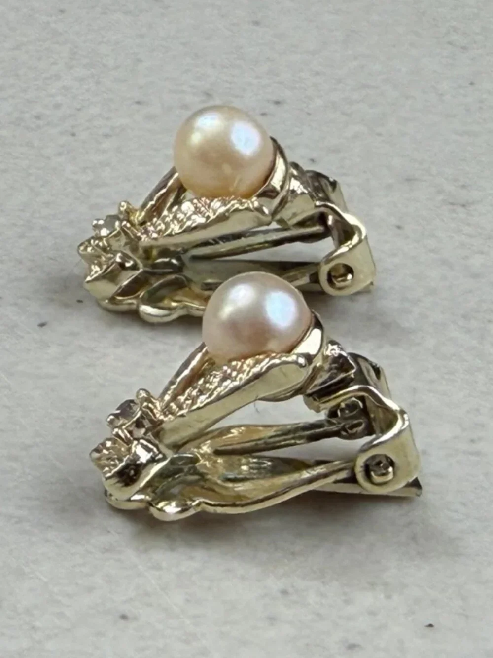 Vintage Dainty Faux Pearl & Crystal Bow Clip-On Earrings 70s Whimsical Jewelry - Picture 2 of 3